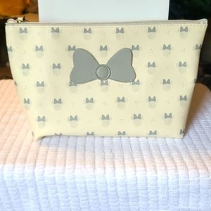 Disney Minnie Mouse 12 x7 Cream and Gray cosmetic bag. NWT.